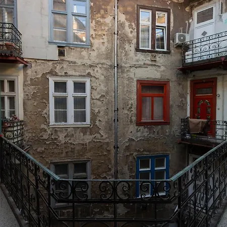 N51 Cityscape Serenity By Nw Budapest